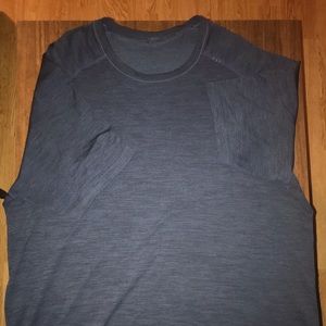 Men’s lululemon shirt sleeve t shirt
